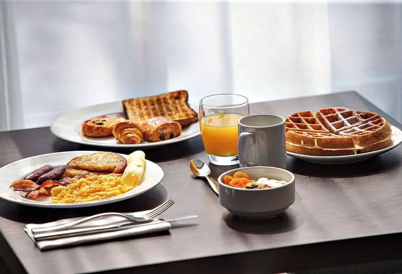 ホテル Hampton By Hilton Toulouse Airport