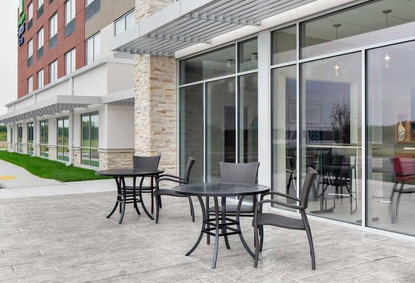 Hotel Holiday Inn Express & Suites   Elkhorn   Lake Geneva Area, An Ihg