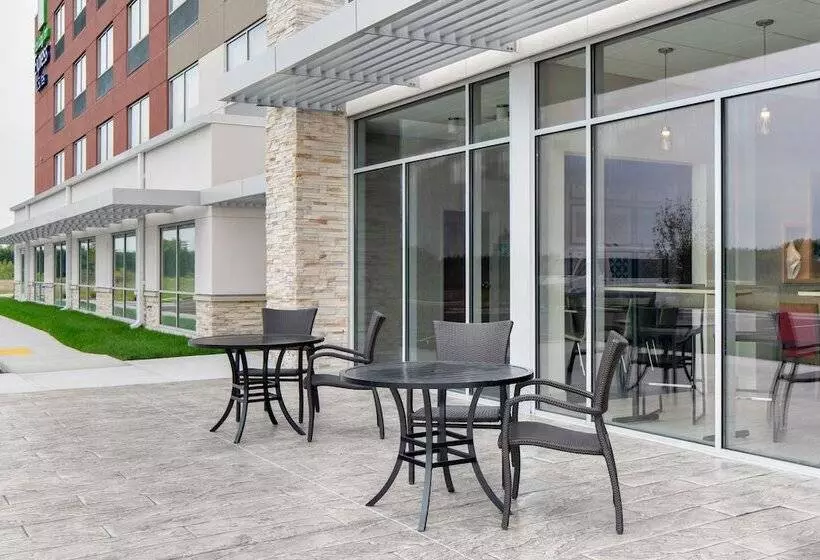 ホテル Holiday Inn Express & Suites   Elkhorn   Lake Geneva Area, An Ihg