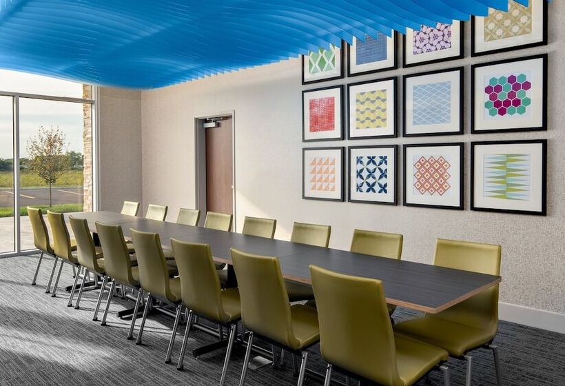 Hotel Holiday Inn Express & Suites   Elkhorn   Lake Geneva Area, An Ihg