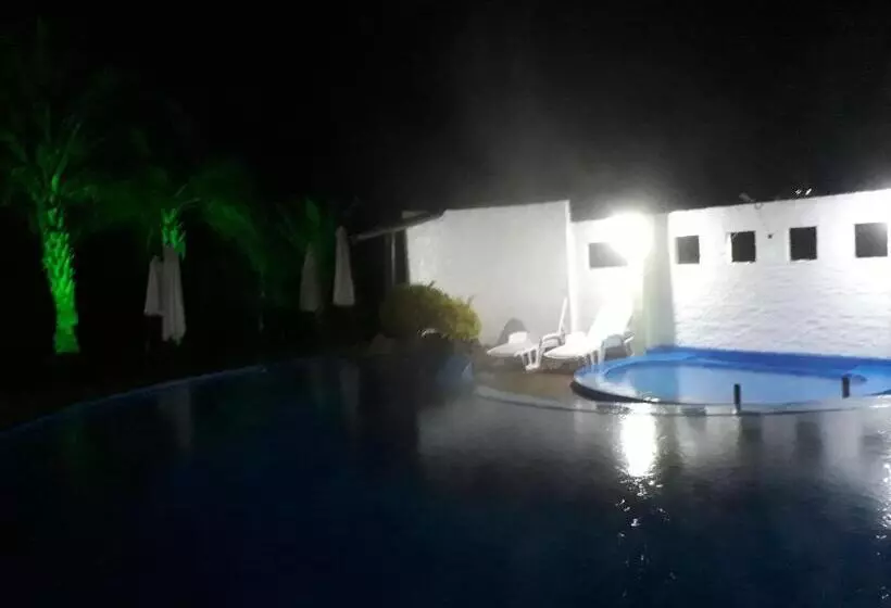 ホテル Village Termas Del Dayman