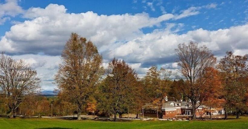 استراحتگاه Eastover Estate & Eco Village