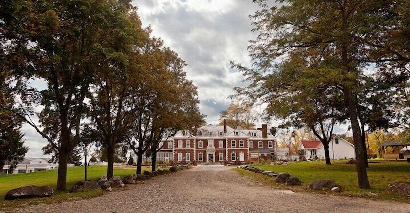 استراحتگاه Eastover Estate & Eco Village