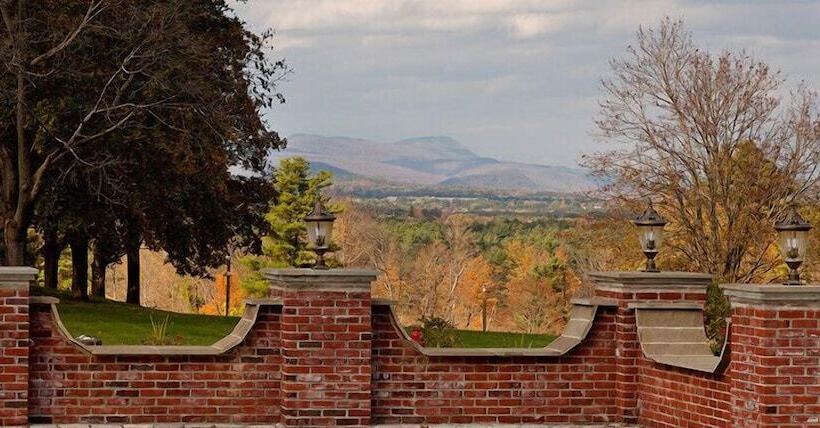 استراحتگاه Eastover Estate & Eco Village