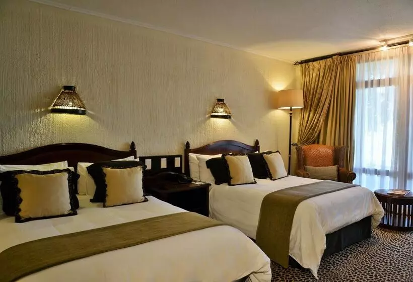 Отель Bakubung Bush Lodge