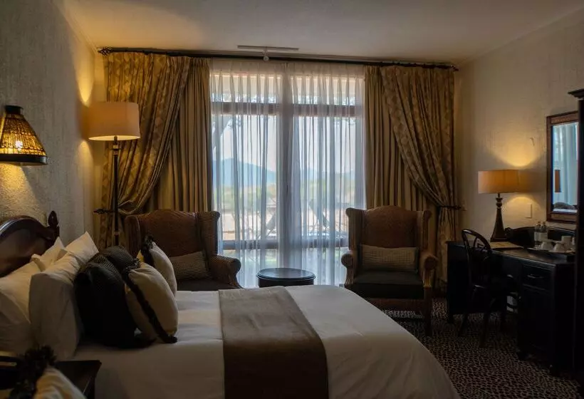 Отель Bakubung Bush Lodge