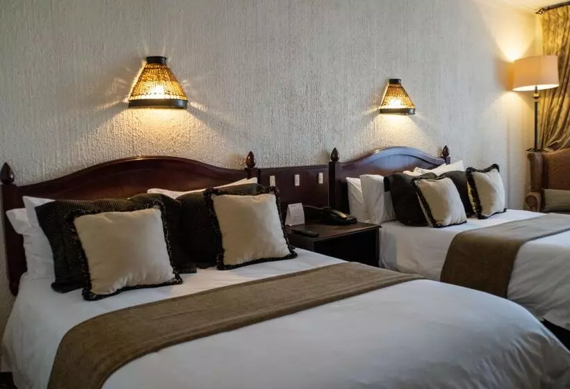 Отель Bakubung Bush Lodge