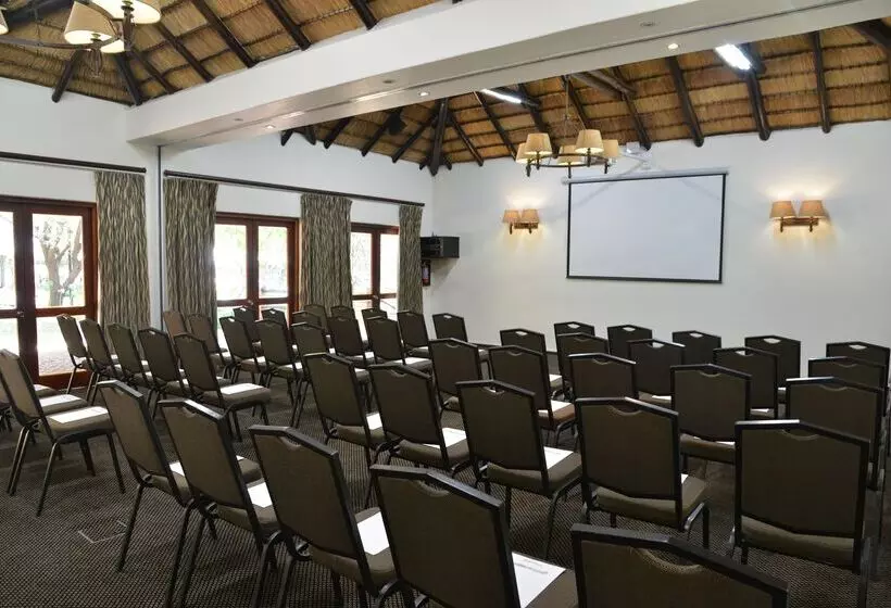 Отель Bakubung Bush Lodge