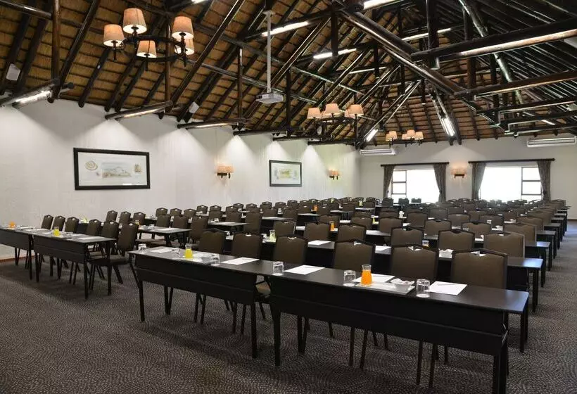 Отель Bakubung Bush Lodge