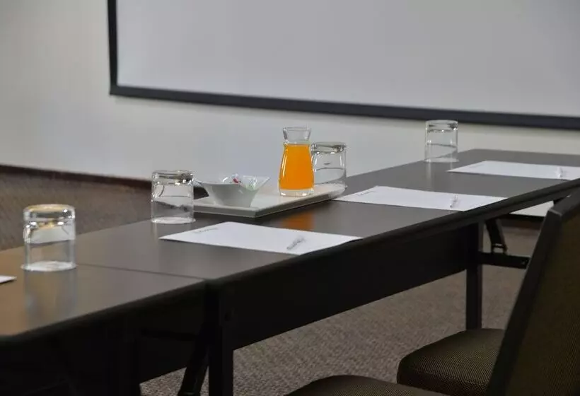 Отель Bakubung Bush Lodge