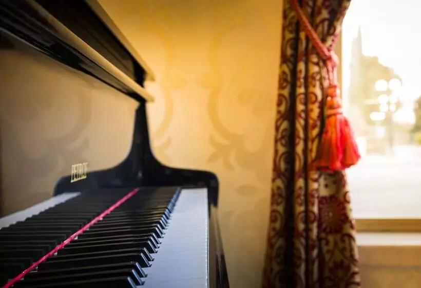 Remisens Casa Rosa Hotel Metropol Annexe