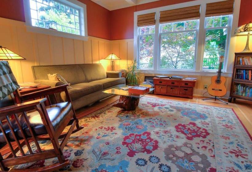 Argyle House Bed And Breakfast