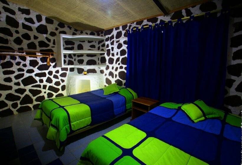 פונדק El Castillo Galapagos