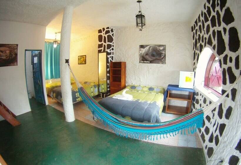 פונדק El Castillo Galapagos