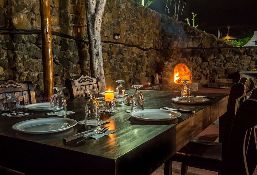 פונדק El Castillo Galapagos