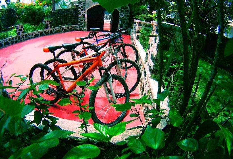 פונדק El Castillo Galapagos