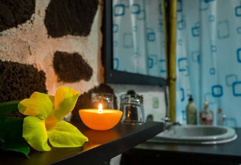 פונדק El Castillo Galapagos