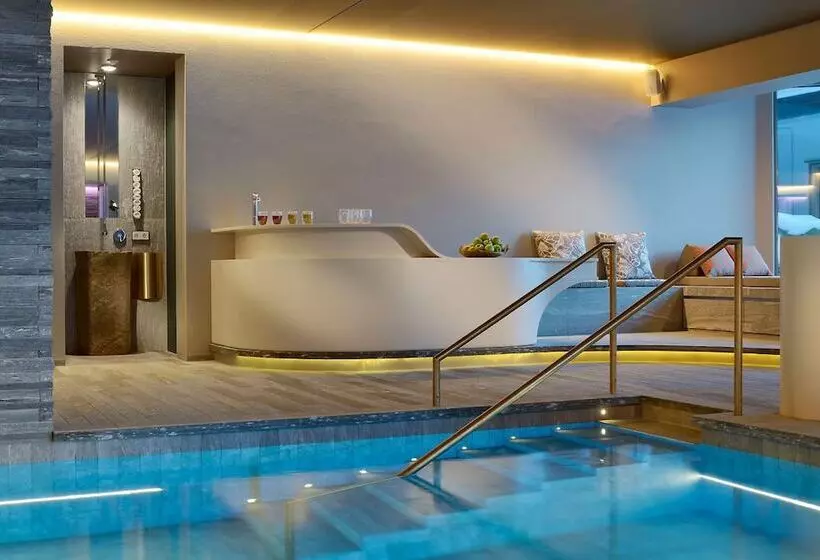 ホテル Arlberg Lech