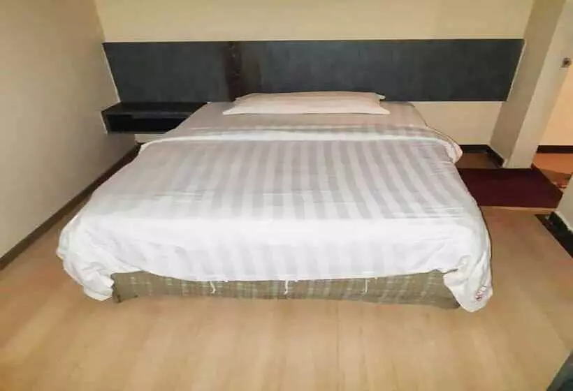 هتل Esplanade By Oyo Rooms