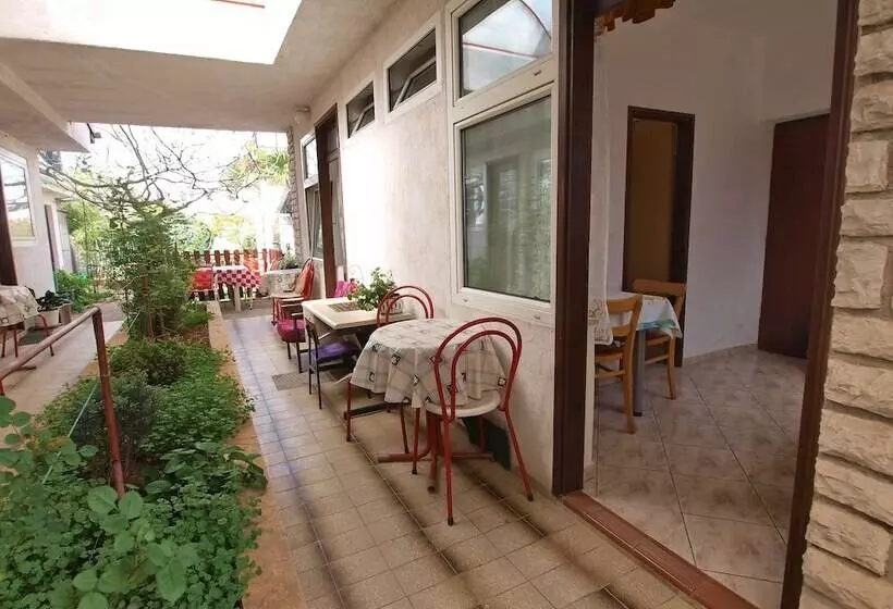 Apartment Ana 1068