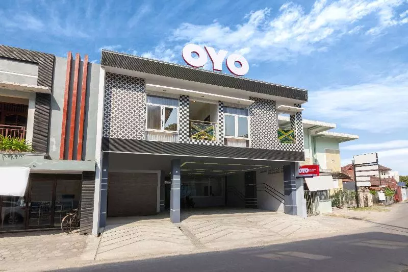 هتل Artomoro Family Guesthouse By Oyo Rooms