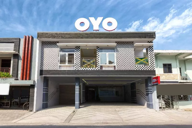 هتل Artomoro Family Guesthouse By Oyo Rooms