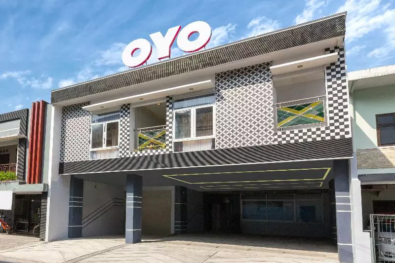 هتل Artomoro Family Guesthouse By Oyo Rooms
