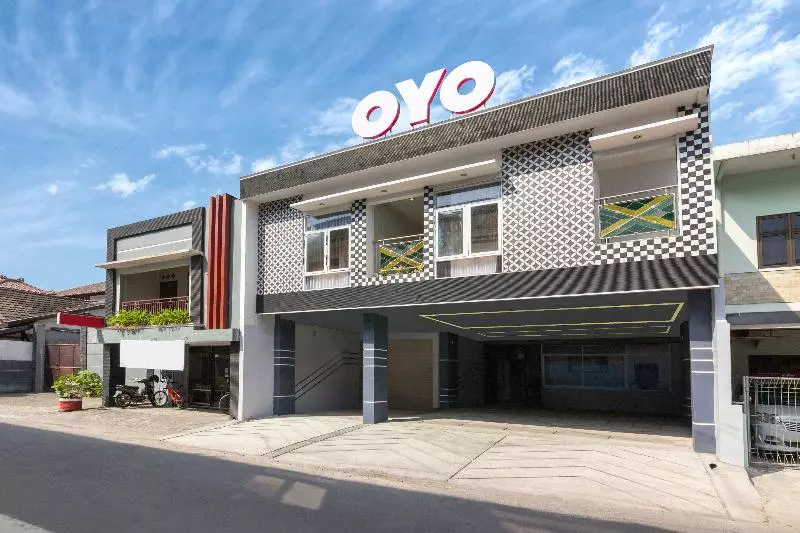 هتل Artomoro Family Guesthouse By Oyo Rooms