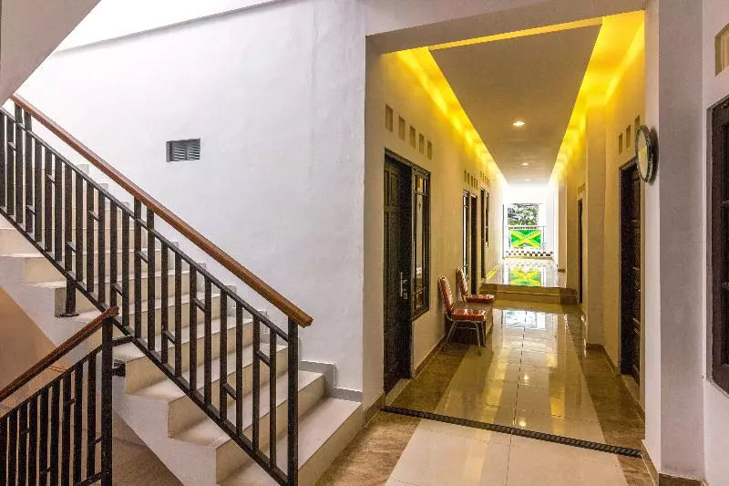 هتل Artomoro Family Guesthouse By Oyo Rooms