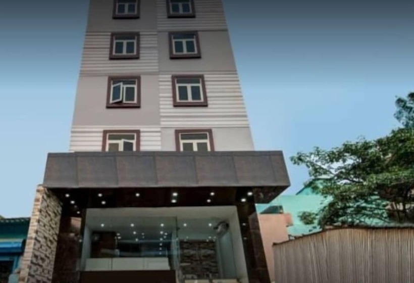 Fabhotel Grand Sheela