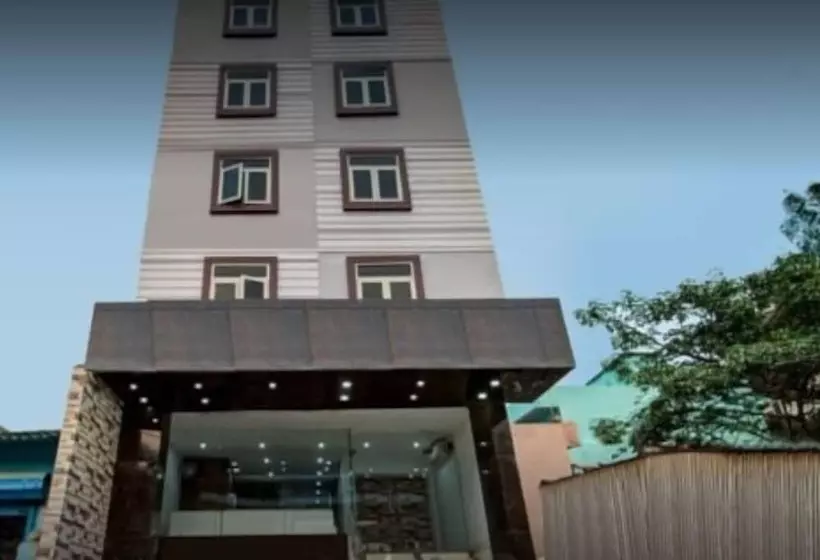 Fabhotel Grand Sheela