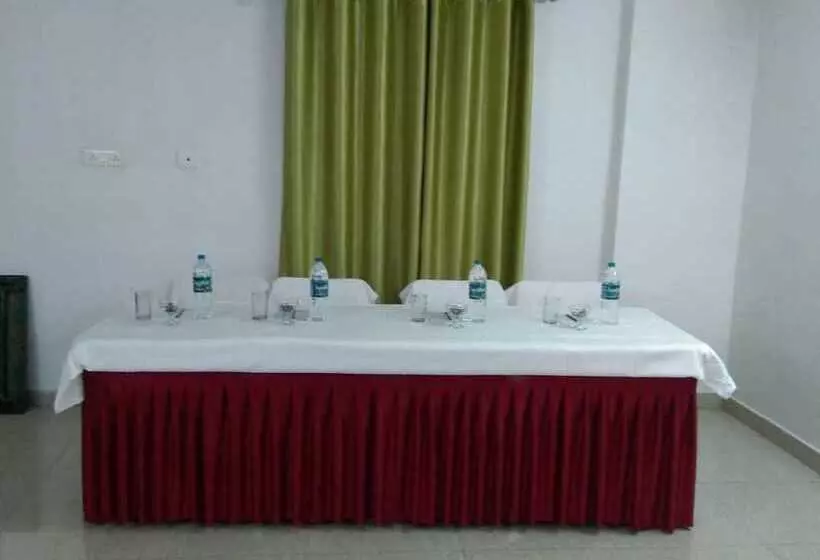 Fabhotel Grand Sheela