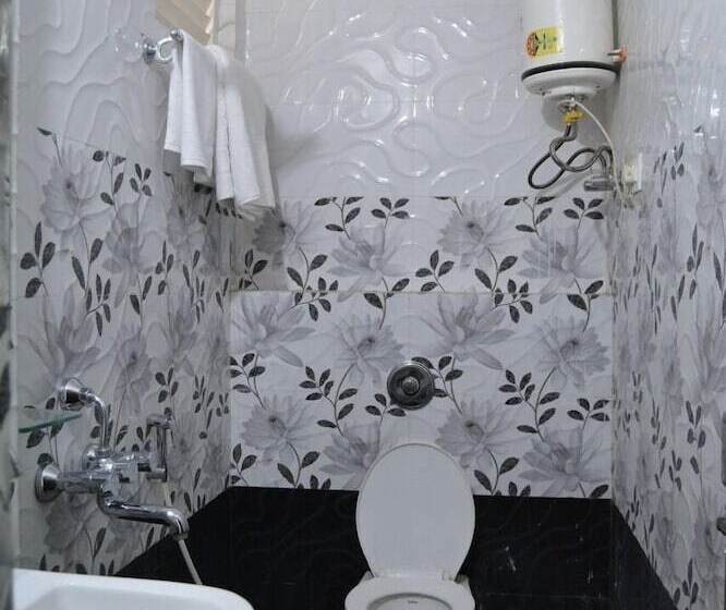 Fabhotel Grand Sheela