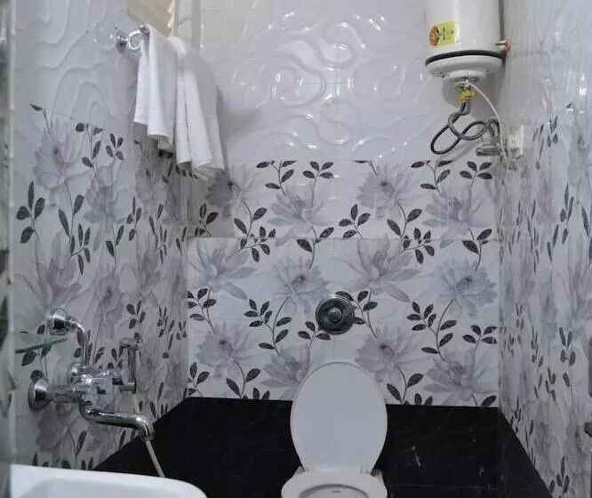 Fabhotel Grand Sheela
