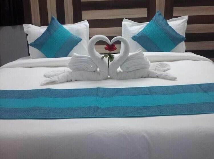 Fabhotel Grand Sheela