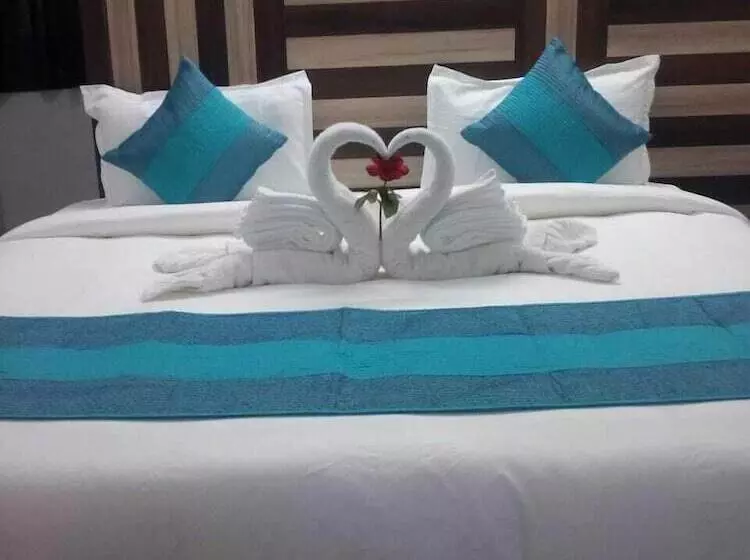 Fabhotel Grand Sheela