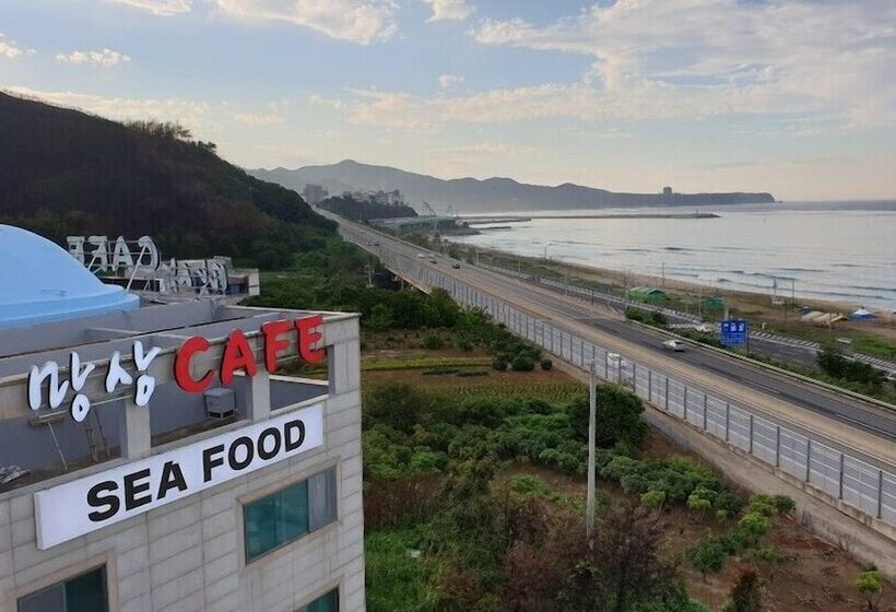 Hotel Mangsang Beach Pension