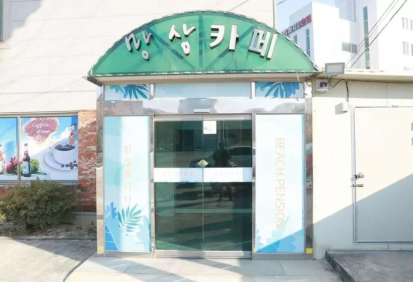 ホテル Mangsang Beach Pension