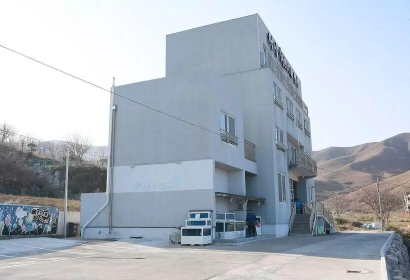 ホテル Mangsang Beach Pension