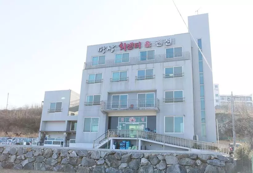 ホテル Mangsang Beach Pension