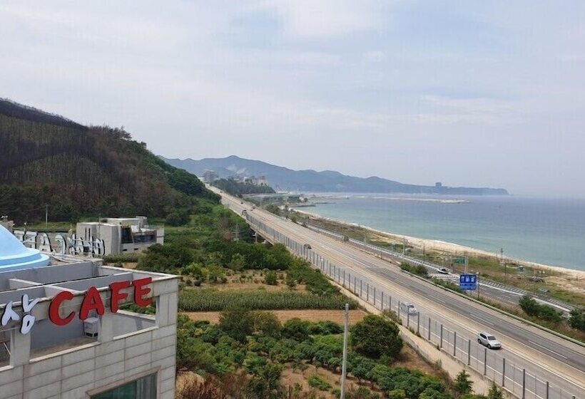 Hotel Mangsang Beach Pension