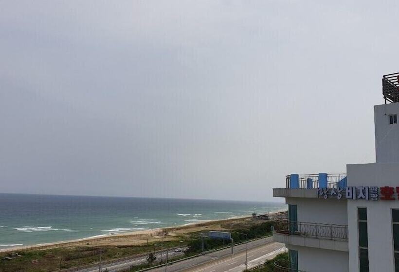 Hotel Mangsang Beach Pension