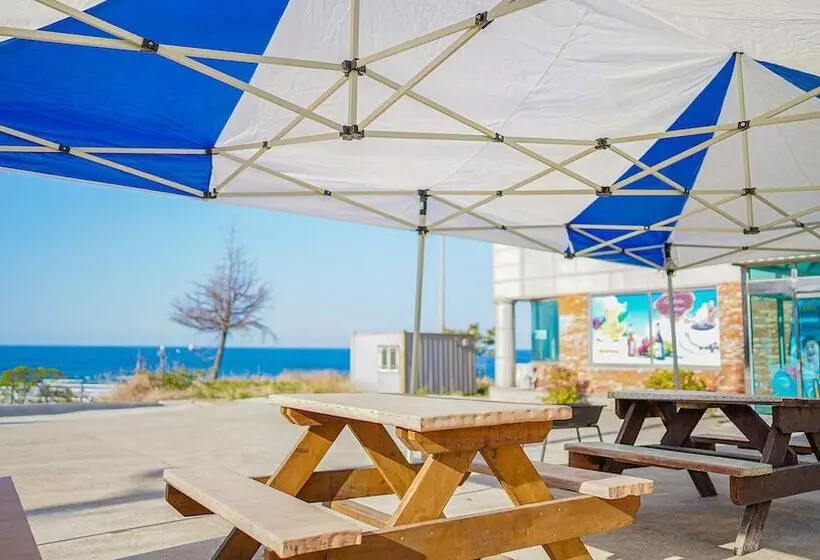 ホテル Mangsang Beach Pension