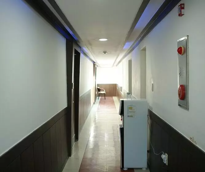 ホテル Mangsang Beach Pension