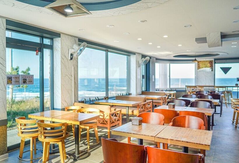 Hotel Mangsang Beach Pension