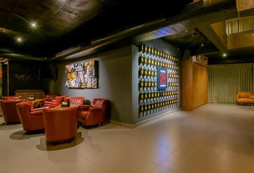 Hotelli Samasth Palatial