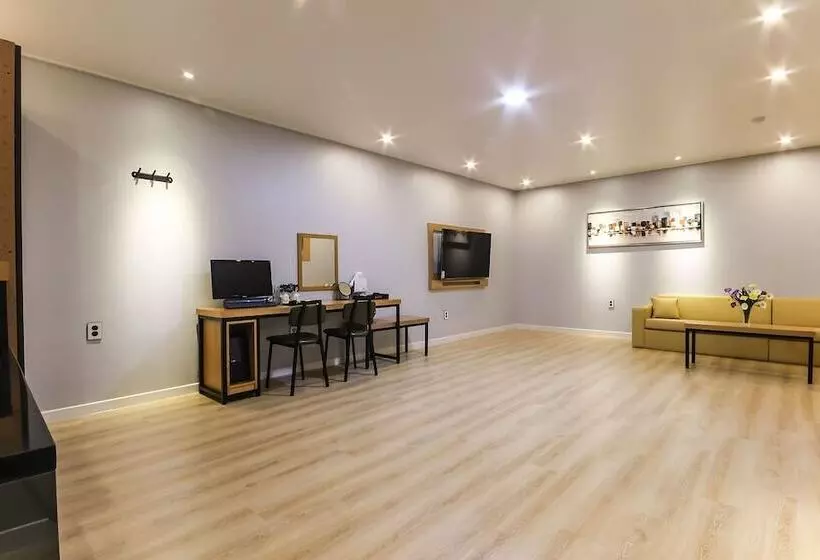 Jinju Hotel Muro