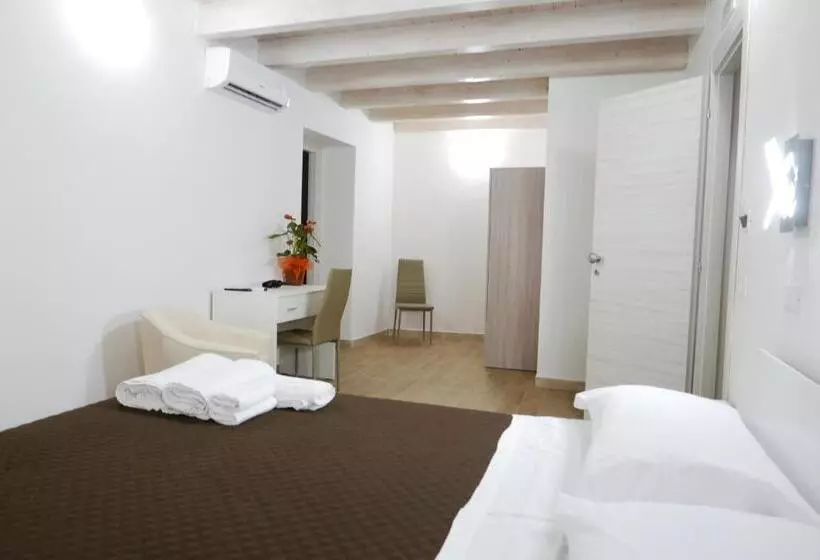 Opera Boutique Rooms