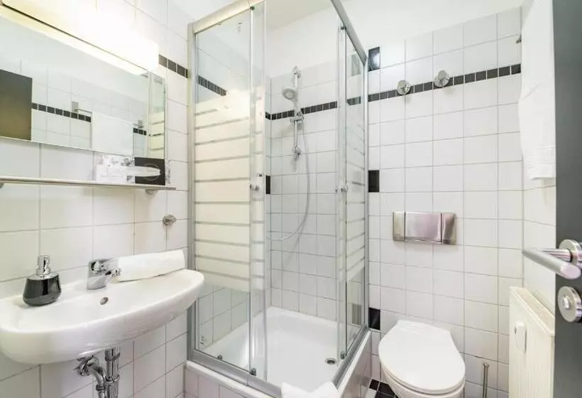 پانسیون Gasthof Gästehaus Am Storchenturm