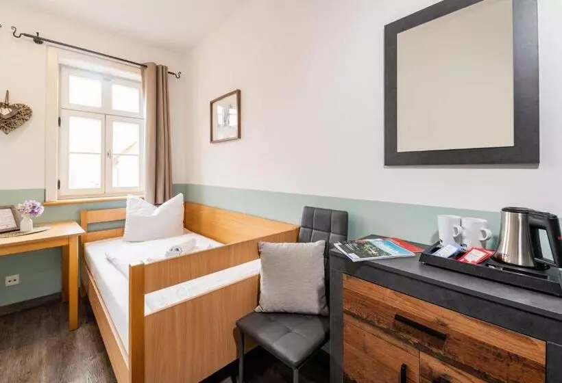 پانسیون Gasthof Gästehaus Am Storchenturm